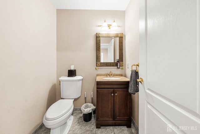 8 Crommelin Court, East Brunswick, NJ 08816