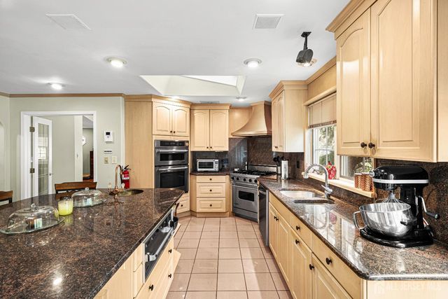 8 Crommelin Court, East Brunswick, NJ 08816