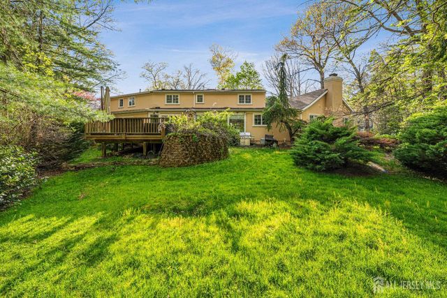 8 Crommelin Court, East Brunswick, NJ 08816