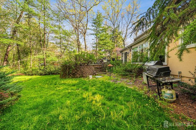 8 Crommelin Court, East Brunswick, NJ 08816