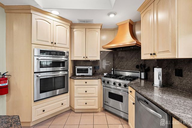 8 Crommelin Court, East Brunswick, NJ 08816