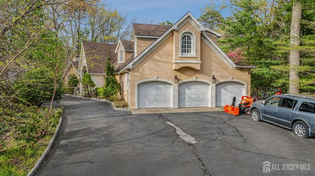 8 Crommelin Court, East Brunswick, NJ 08816