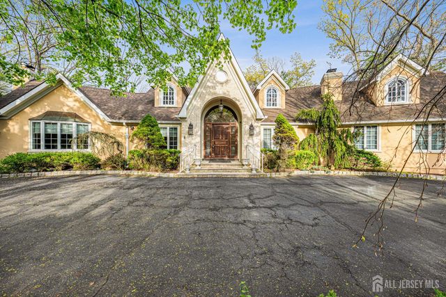 8 Crommelin Court, East Brunswick, NJ 08816
