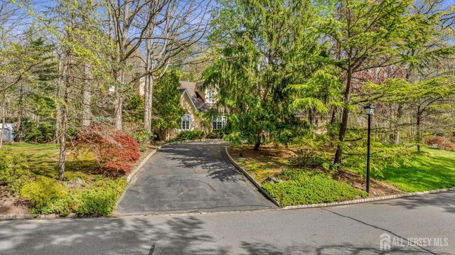 8 Crommelin Court, East Brunswick, NJ 08816
