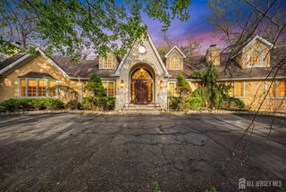 8 Crommelin Court, East Brunswick, NJ 08816