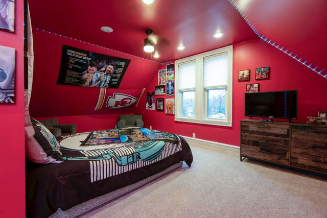 1435 E Walnut Street, Springfield, MO 65802