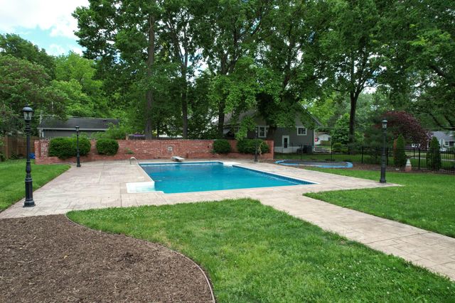 1435 E Walnut Street, Springfield, MO 65802