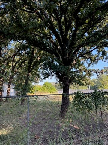 4004 Curry Road A, Arlington, TX 76001