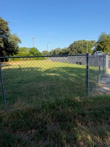 4004 Curry Road A, Arlington, TX 76001