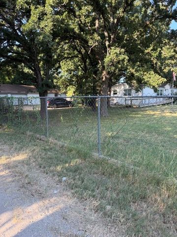 4004 Curry Road A, Arlington, TX 76001