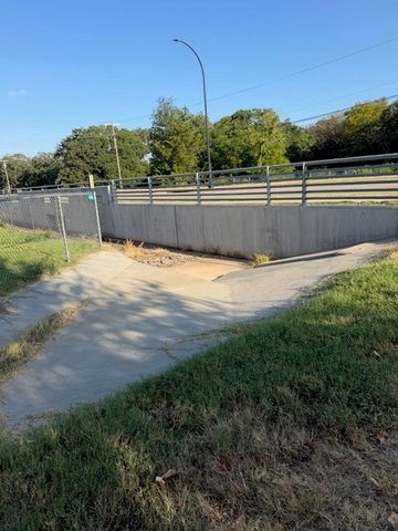 4004 Curry Road A, Arlington, TX 76001