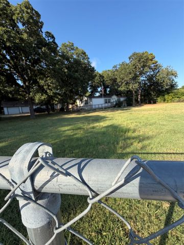 4004 Curry Road A, Arlington, TX 76001
