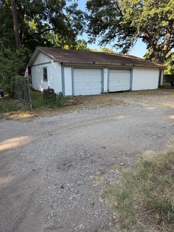 4004 Curry Road A, Arlington, TX 76001