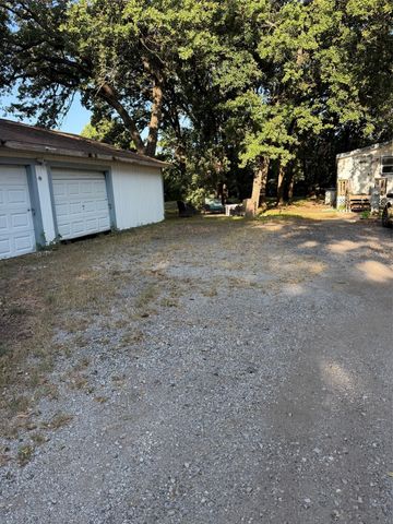 4004 Curry Road A, Arlington, TX 76001