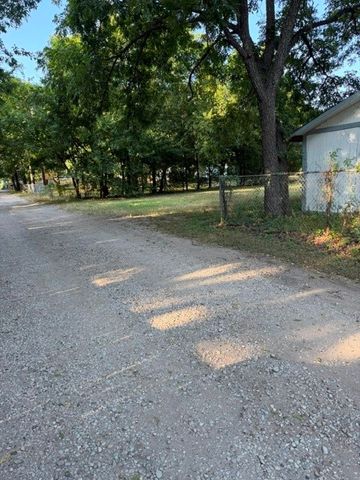 4004 Curry Road A, Arlington, TX 76001