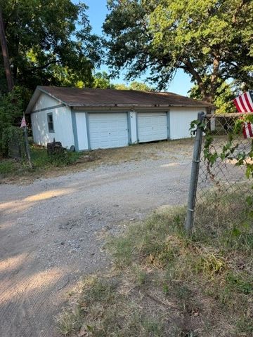 4004 Curry Road A, Arlington, TX 76001