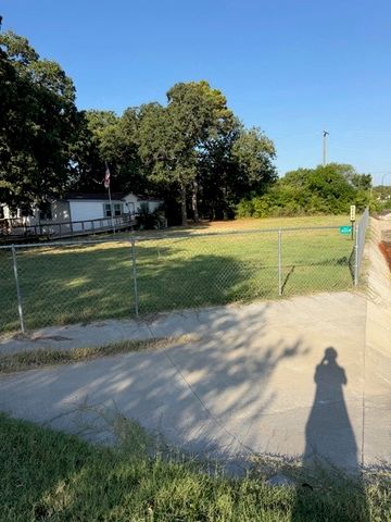 4004 Curry Road A, Arlington, TX 76001