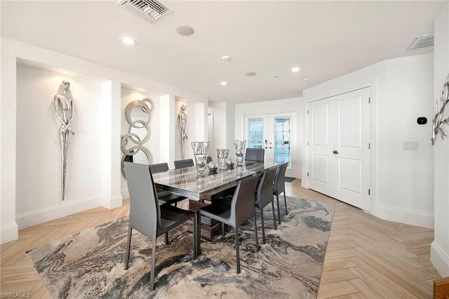 1048 Dolphin DR, Cape Coral, FL 33904