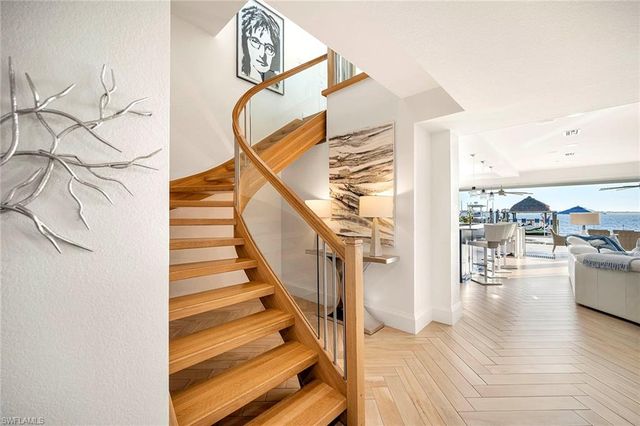 1048 Dolphin DR, Cape Coral, FL 33904