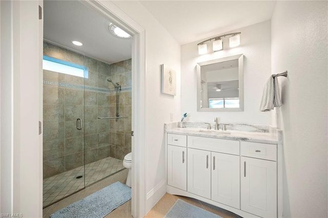 1048 Dolphin DR, Cape Coral, FL 33904