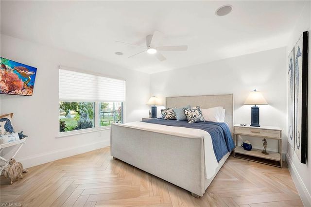 1048 Dolphin DR, Cape Coral, FL 33904