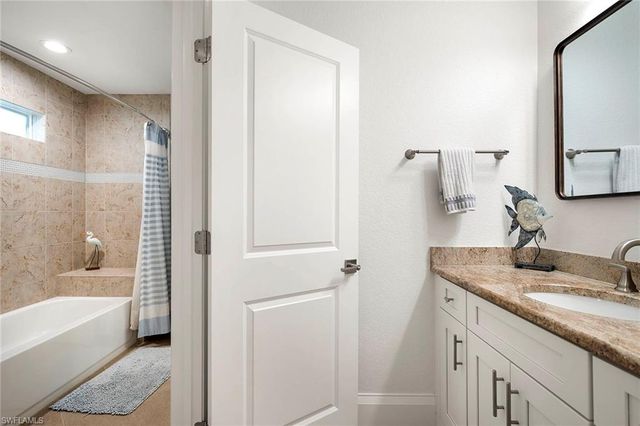 1048 Dolphin DR, Cape Coral, FL 33904