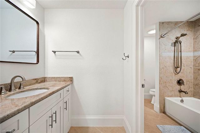 1048 Dolphin DR, Cape Coral, FL 33904