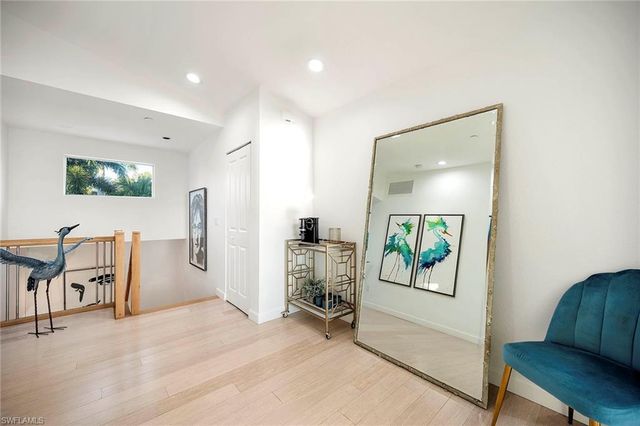 1048 Dolphin DR, Cape Coral, FL 33904