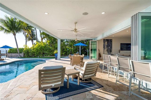 1048 Dolphin DR, Cape Coral, FL 33904