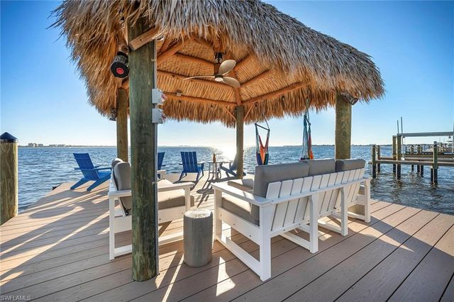 1048 Dolphin DR, Cape Coral, FL 33904