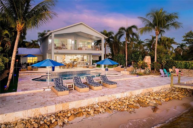 1048 Dolphin DR, Cape Coral, FL 33904