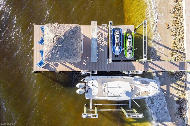 1048 Dolphin DR, Cape Coral, FL 33904