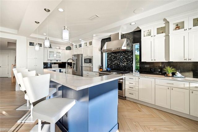 1048 Dolphin DR, Cape Coral, FL 33904