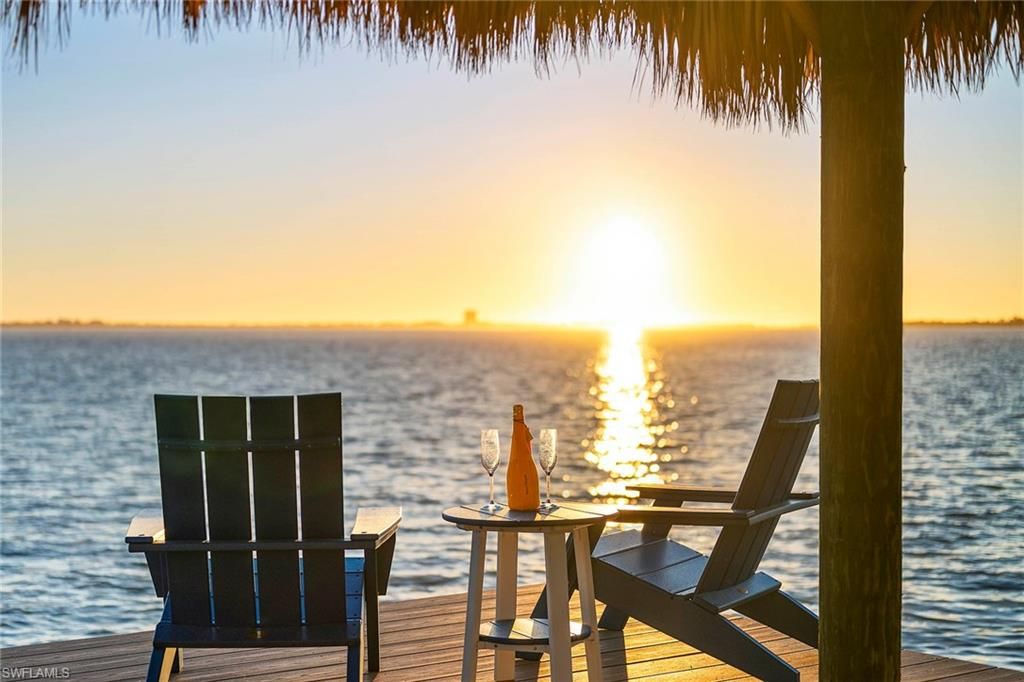 1048 Dolphin DR, Cape Coral, FL 33904