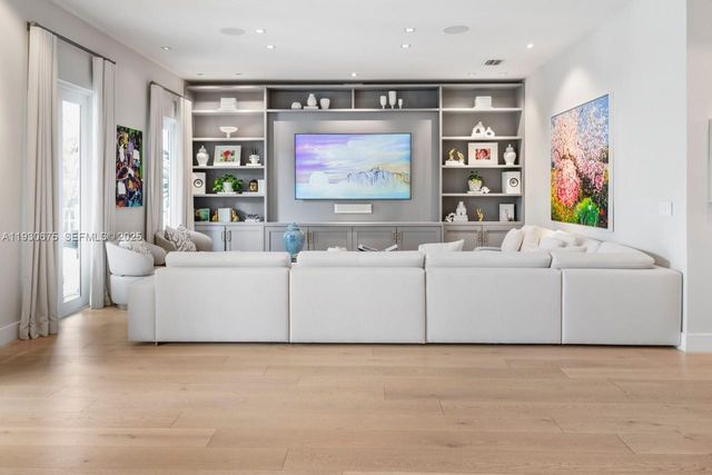 745 NE 77th St, Miami, FL 33138