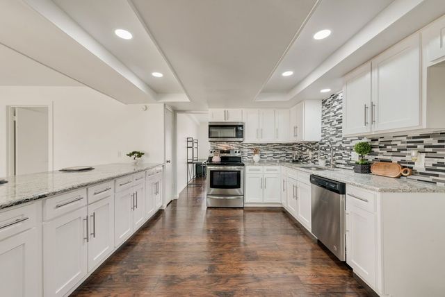 2225 Park Hill Drive, Arlington, TX 76012