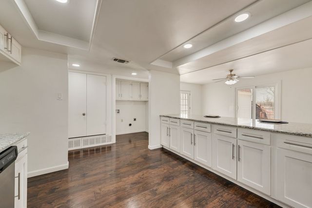 2225 Park Hill Drive, Arlington, TX 76012