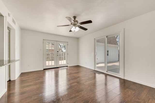 2225 Park Hill Drive, Arlington, TX 76012