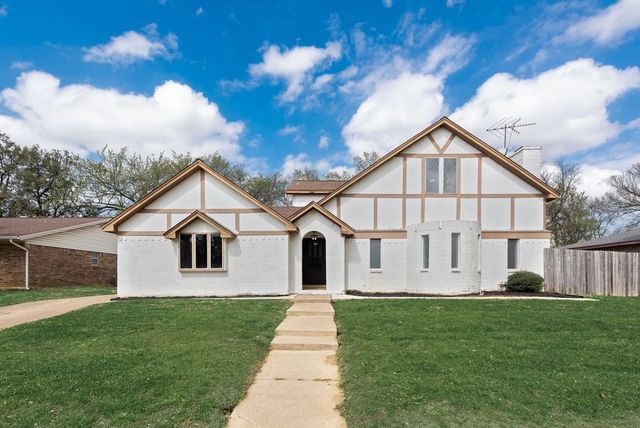 2225 Park Hill Drive, Arlington, TX 76012