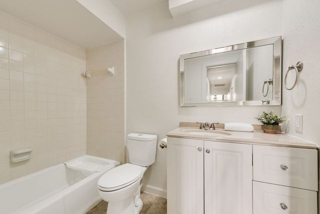 2225 Park Hill Drive, Arlington, TX 76012