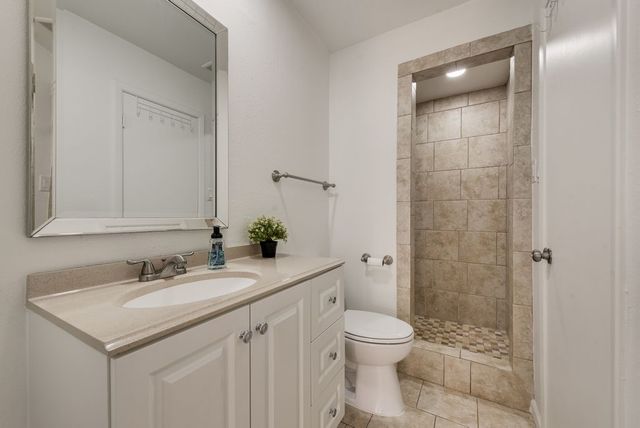 2225 Park Hill Drive, Arlington, TX 76012