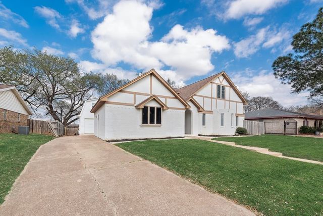 2225 Park Hill Drive, Arlington, TX 76012