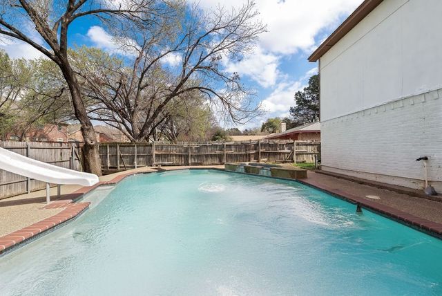 2225 Park Hill Drive, Arlington, TX 76012