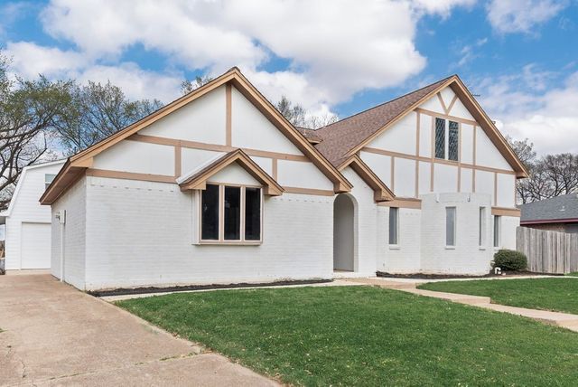 2225 Park Hill Drive, Arlington, TX 76012