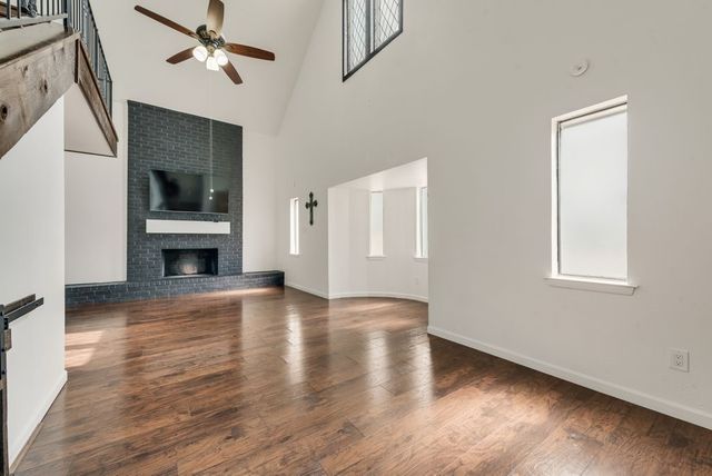 2225 Park Hill Drive, Arlington, TX 76012