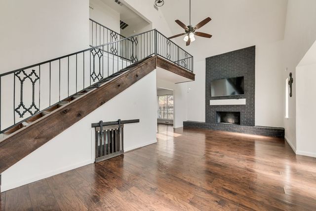 2225 Park Hill Drive, Arlington, TX 76012