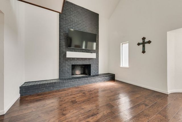 2225 Park Hill Drive, Arlington, TX 76012