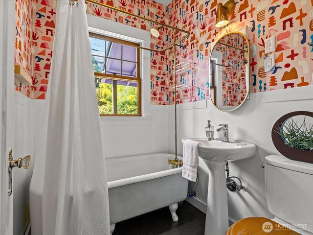 5024 29th Avenue S, Seattle, WA 98108