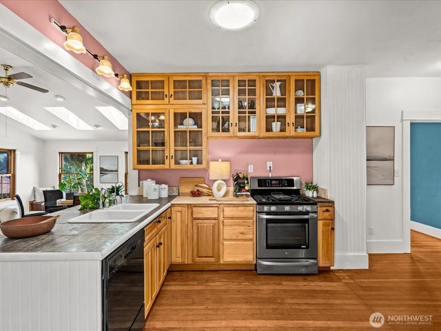 5024 29th Avenue S, Seattle, WA 98108