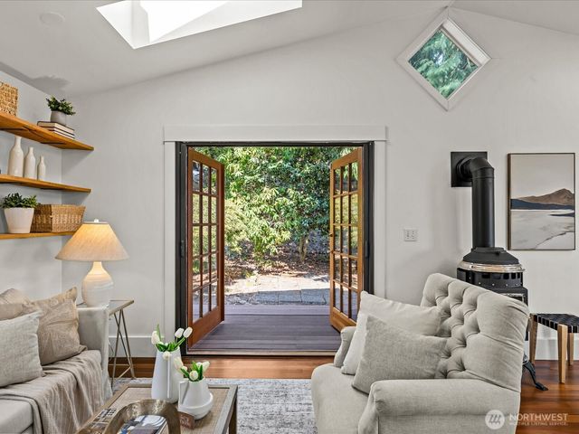5024 29th Avenue S, Seattle, WA 98108